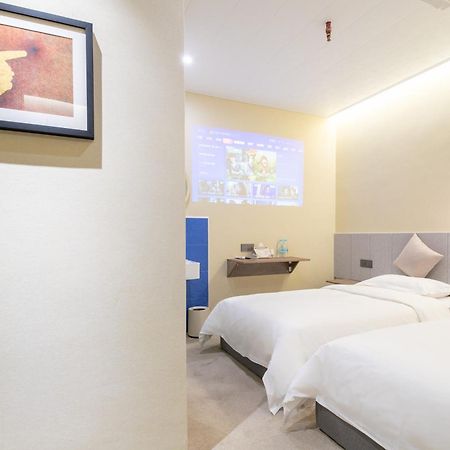 Puzzle Hotel Guangzhou Fenghuang New Village Subway Station Esterno foto