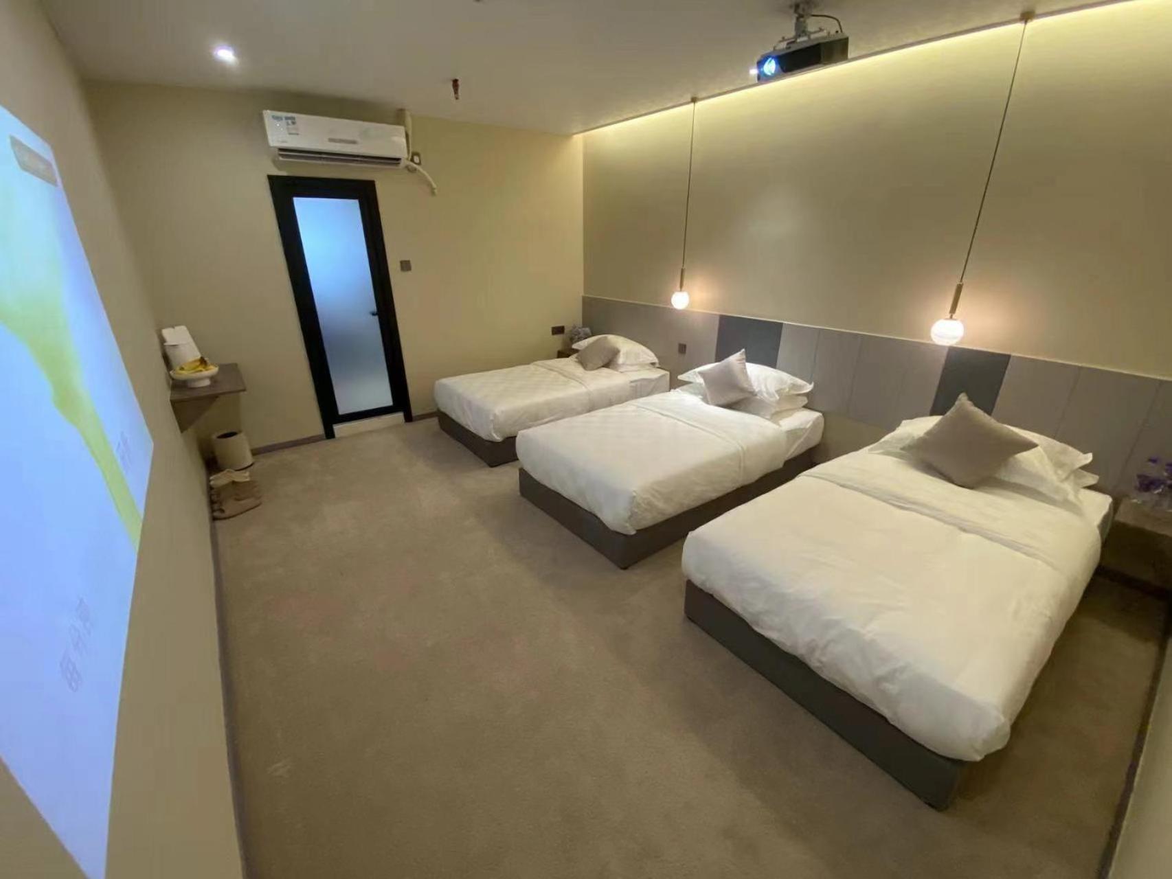 Puzzle Hotel Guangzhou Fenghuang New Village Subway Station Esterno foto