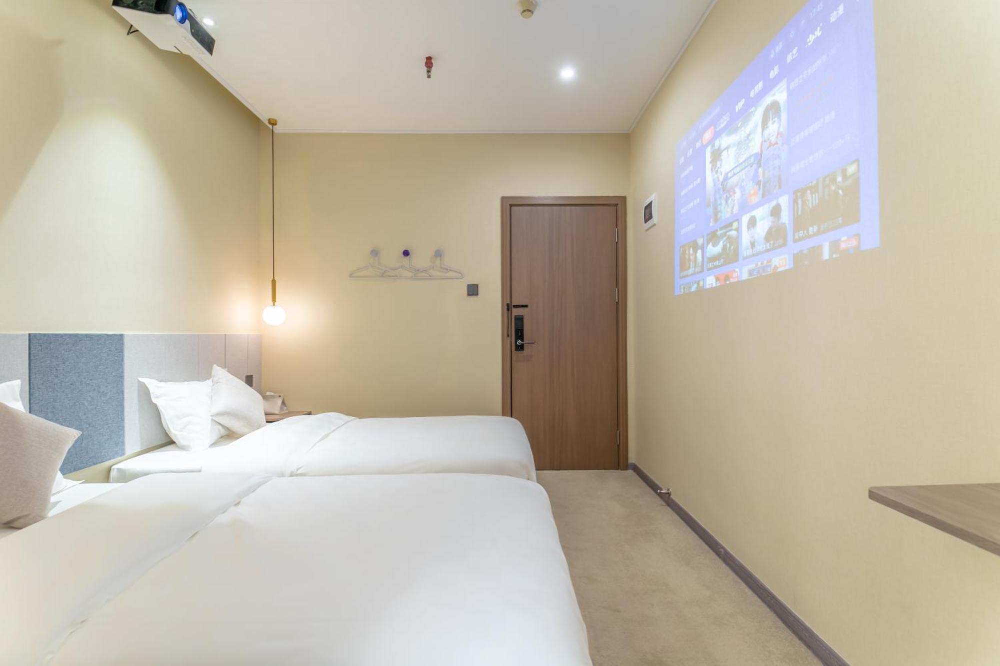 Puzzle Hotel Guangzhou Fenghuang New Village Subway Station Esterno foto