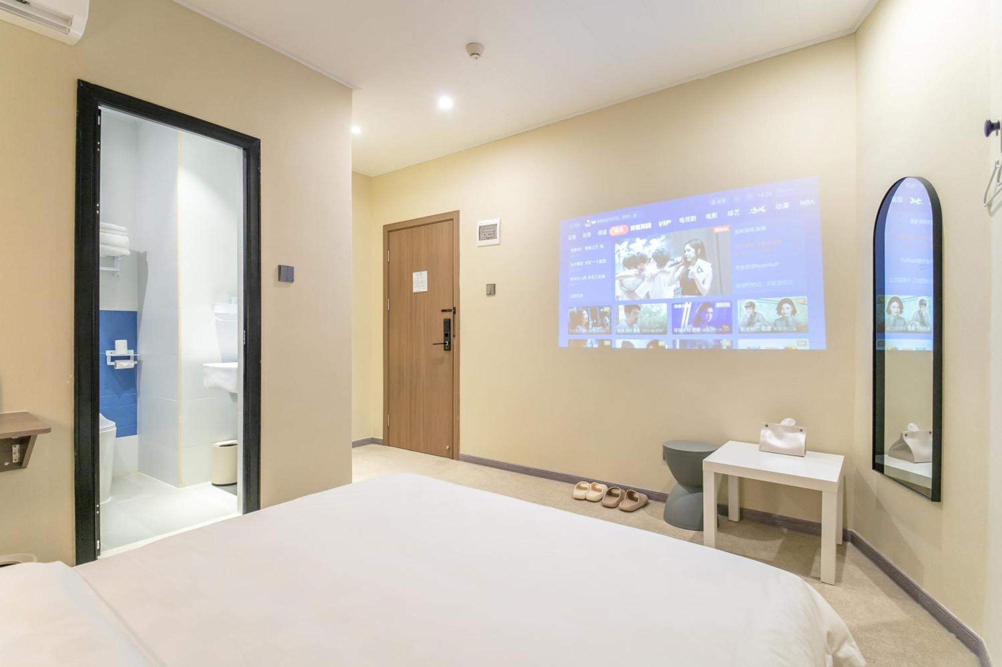 Puzzle Hotel Guangzhou Fenghuang New Village Subway Station Esterno foto
