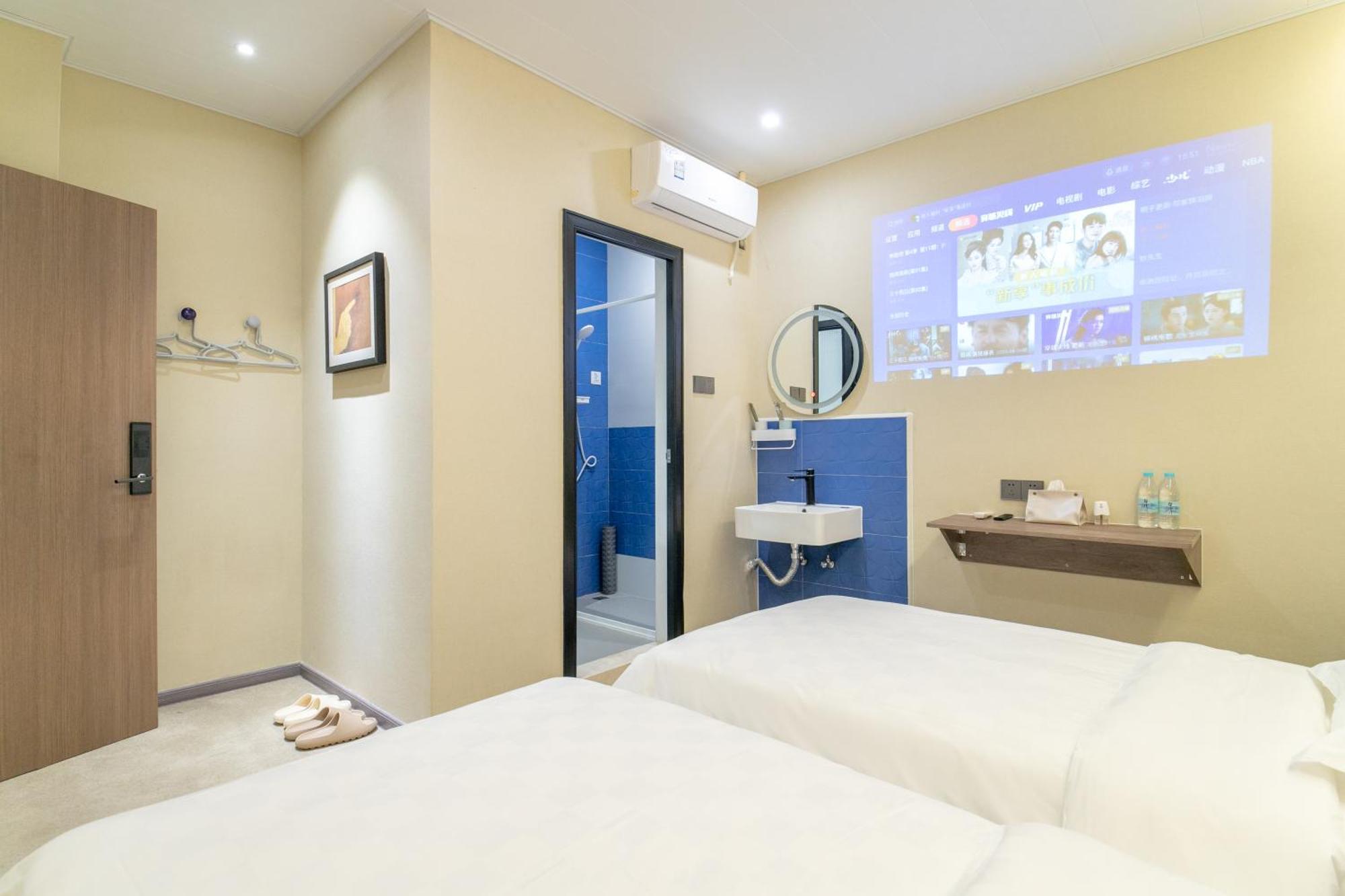 Puzzle Hotel Guangzhou Fenghuang New Village Subway Station Esterno foto