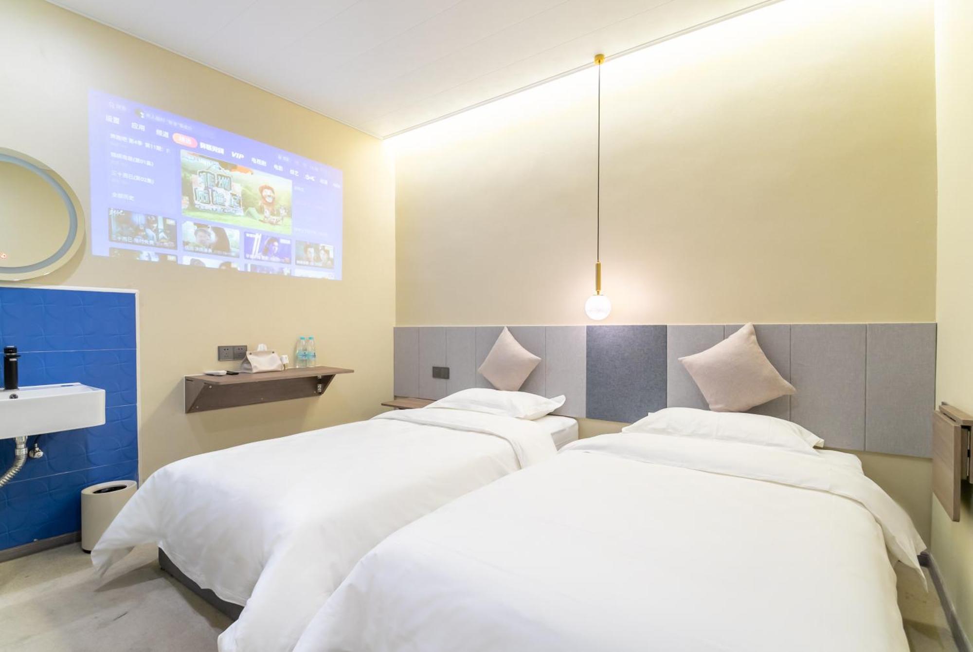 Puzzle Hotel Guangzhou Fenghuang New Village Subway Station Esterno foto